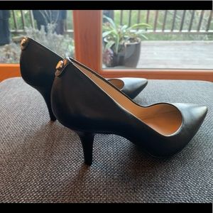 Micheal Kors Black Pumps
